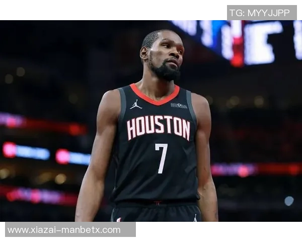 谢泼德与杜兰特击掌庆祝打得可以的默契配合引发全场欢呼 谢泼德与杜兰特击掌庆祝打得可以的默契配合引发全场欢呼